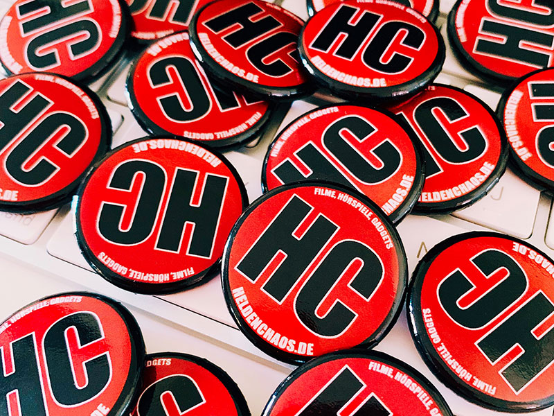 Heldenchaos-Pins